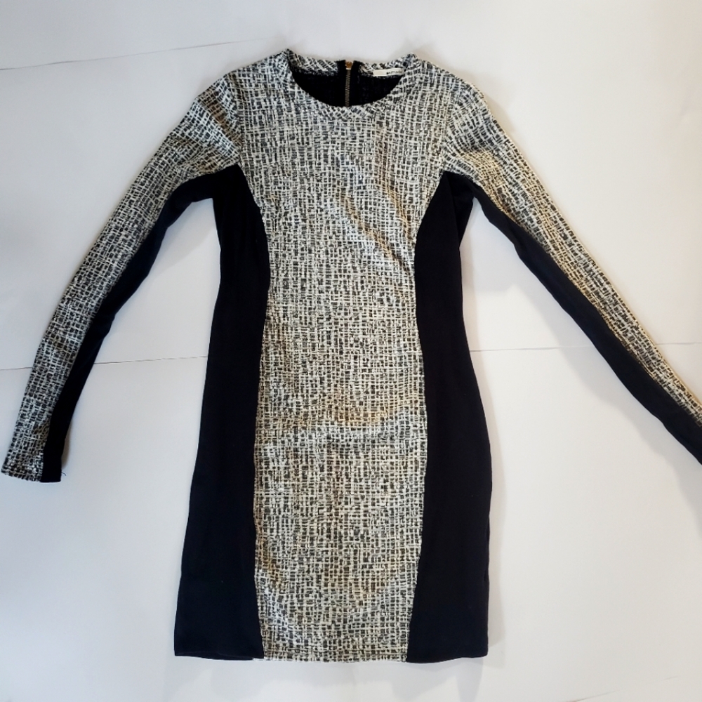 LA Made Bodycon Curvy Color Block dress. Black sides are very slimming. Sz Small
